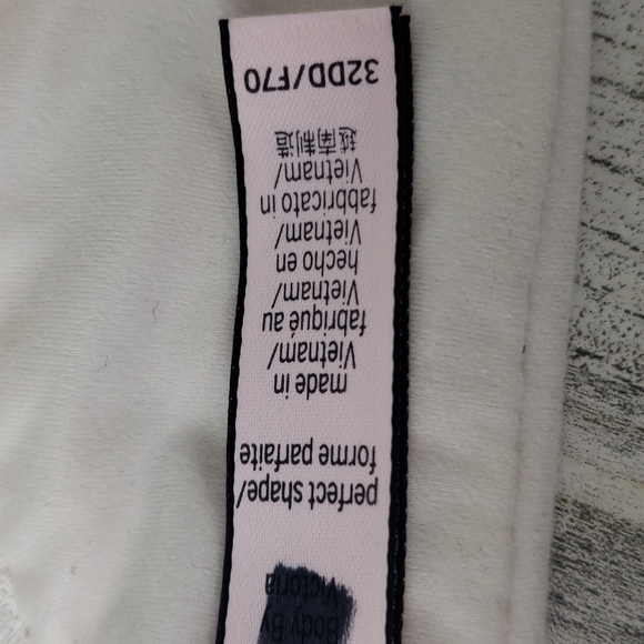 Victoria's Secret perfect shape cream with lace underwire bra Size 32DD - Picture 9 of 13